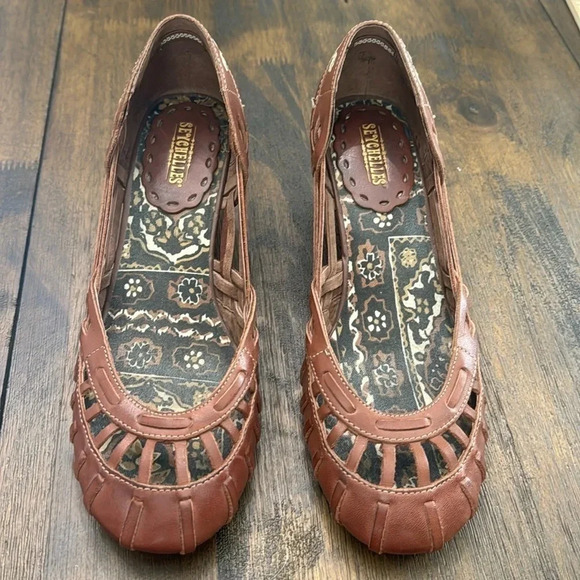 Excellent condition Anthropologie Seychelles brown wedge leather sandals. Sz 8 - Picture 1 of 8
